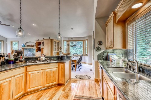 Agate Road Retreat - image 7