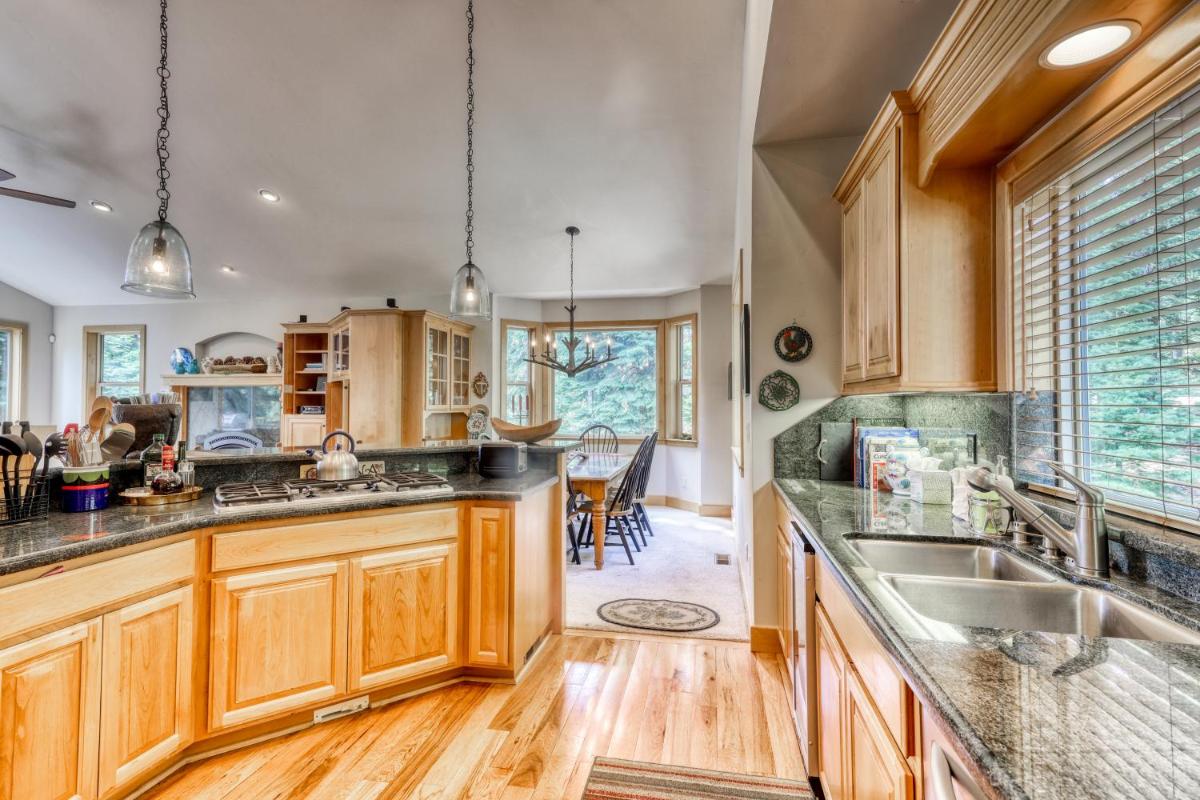 Agate Road Retreat - image 7