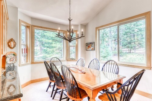 Agate Road Retreat - image 8
