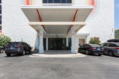 Golden Sands Motel - image 8