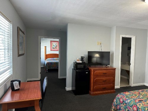 Drifters Reef Hotel - image 11