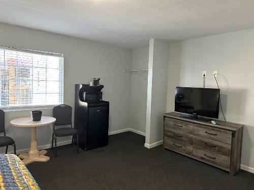 Drifters Reef Hotel - image 14