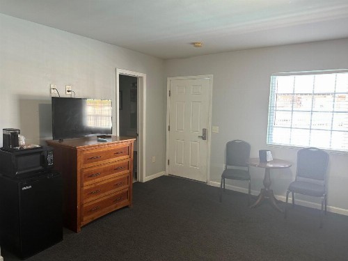 Drifters Reef Hotel - image 21