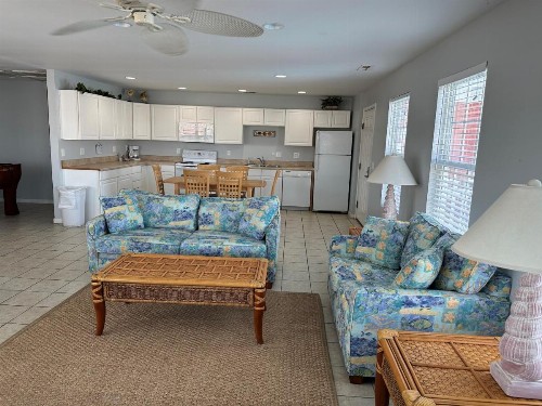 Drifters Reef Hotel - image 26