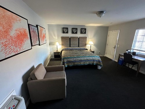 Drifters Reef Hotel - image 35