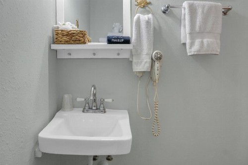 Carolina Beach Inn - image 40