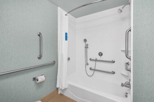 Hampton Inn & Suites by Hilton Carolina Beach Oceanfront - image 24
