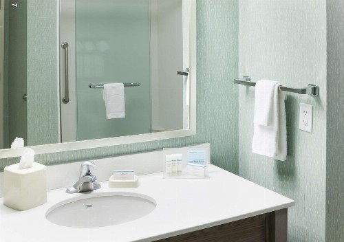 Hampton Inn & Suites by Hilton Carolina Beach Oceanfront - image 36