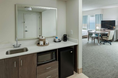 Hampton Inn & Suites by Hilton Carolina Beach Oceanfront - image 37
