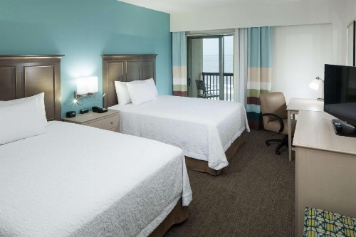 Hampton Inn & Suites by Hilton Carolina Beach Oceanfront - image 40