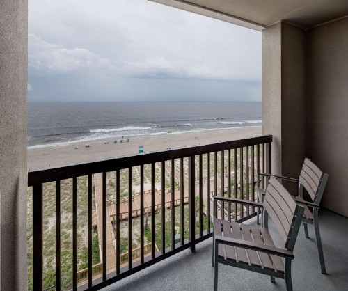 Hampton Inn & Suites by Hilton Carolina Beach Oceanfront - image 42