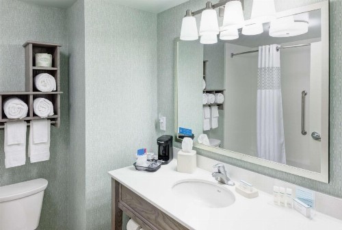 Hampton Inn & Suites by Hilton Carolina Beach Oceanfront - image 46