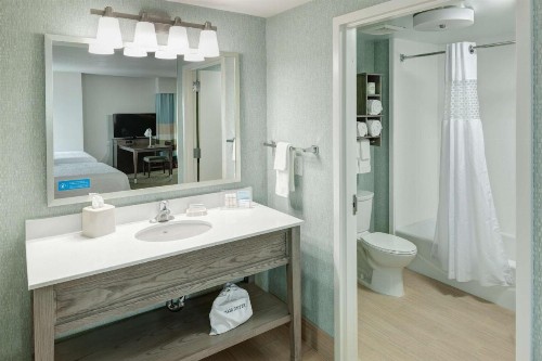 Hampton Inn & Suites by Hilton Carolina Beach Oceanfront - image 47