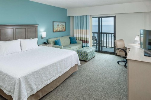 Hampton Inn & Suites by Hilton Carolina Beach Oceanfront - image 48