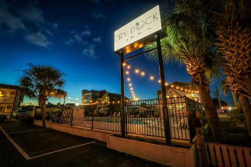Dry Dock Family Motel - image 1