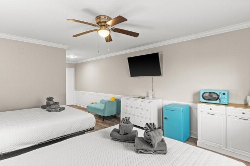 Dry Dock Family Motel - image 10