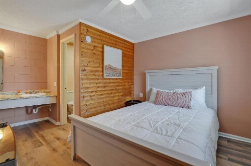 Dry Dock Family Motel - image 31