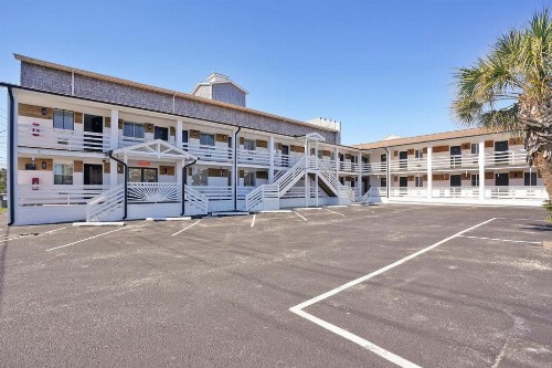 Dry Dock Family Motel - image 4