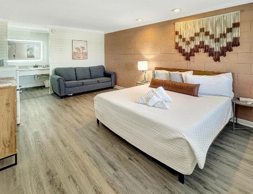 Dry Dock Family Motel - image 5