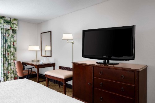 Hampton Inn & Suites San Juan - image 3