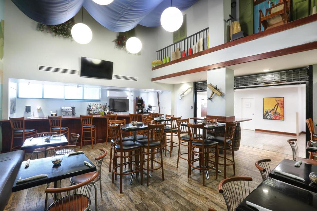 San Juan Airport Hotel - image 4