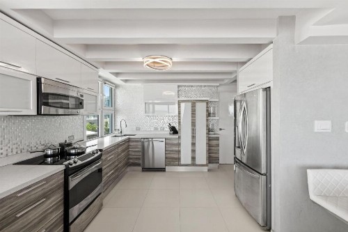 Amapola SeaSide Beach Front Apartment - image 10