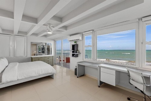 Amapola SeaSide Beach Front Apartment - image 13
