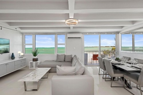 Amapola SeaSide Beach Front Apartment - image 14