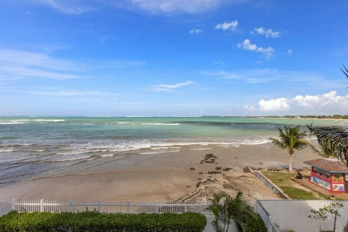 Amapola SeaSide Beach Front Apartment - image 27