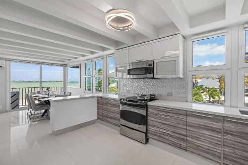 Amapola SeaSide Beach Front Apartment - image 32