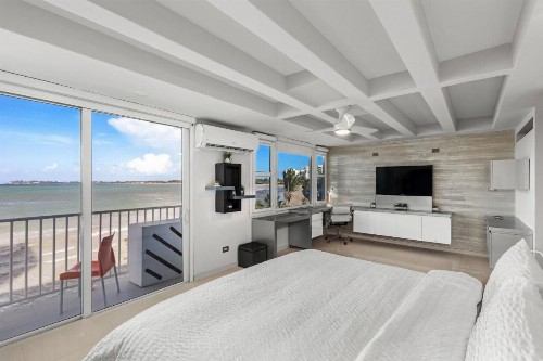 Amapola SeaSide Beach Front Apartment - image 33