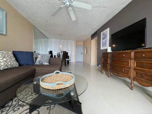2BR Condo at Isla Verde Beach - image 4