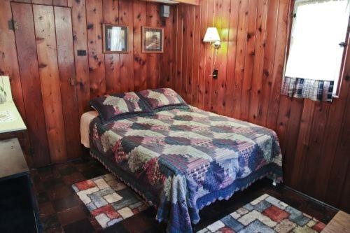 Cabin #4 - Loon's Landing cabin - image 9
