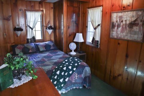 Cabin #1 - Cedar Village cabin - image 14