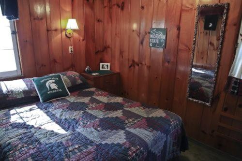 Cabin #1 - Cedar Village cabin - image 18