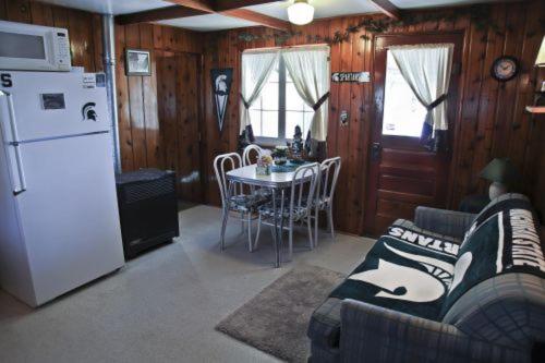 Cabin #1 - Cedar Village cabin - image 7