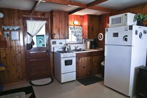 Cabin #1 - Cedar Village cabin - image 9