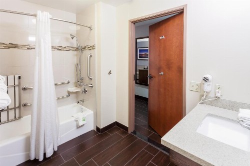 Holiday Inn Express & Suites Carpinteria an IHG Hotel - image 27