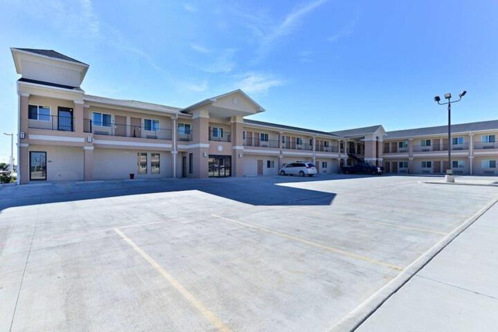 Quality Inn & Suites Carrizo Springs North - main image