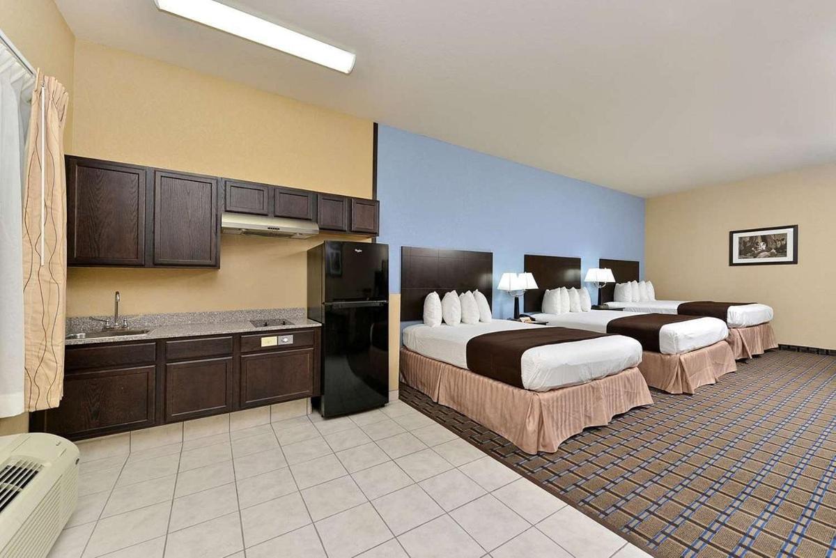 Quality Inn & Suites Carrizo Springs North - image 3