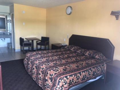 Lone Star Inn - image 12