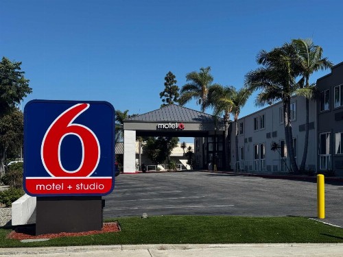 Motel 6-Carson CA - image 1