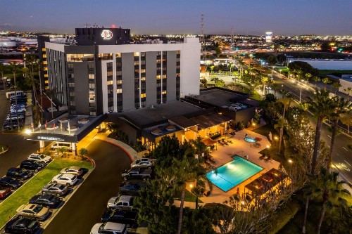 DoubleTree by Hilton Carson - image 1