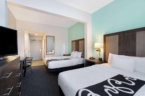 La Quinta by Wyndham Omaha Airport Downtown - image 12