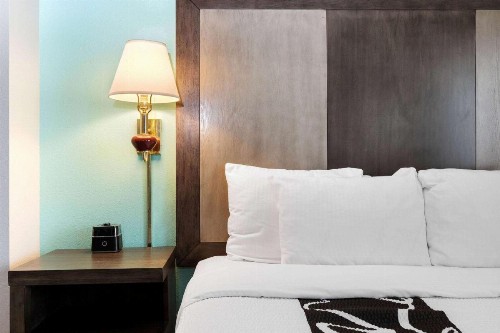 La Quinta by Wyndham Omaha Airport Downtown - image 19
