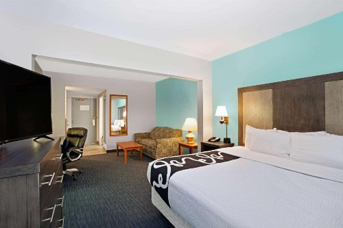 La Quinta by Wyndham Omaha Airport Downtown - image 27