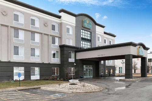 La Quinta by Wyndham Omaha Airport Downtown - image 7