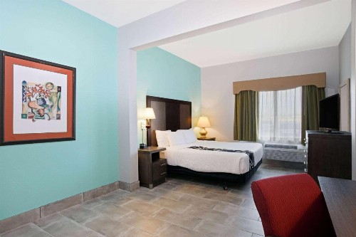 La Quinta by Wyndham Omaha Airport Downtown - image 8