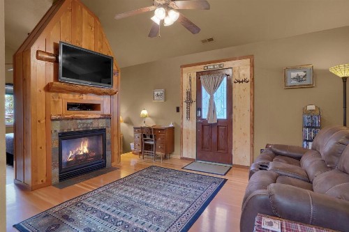 Rocky Mountain Lodge - image 10
