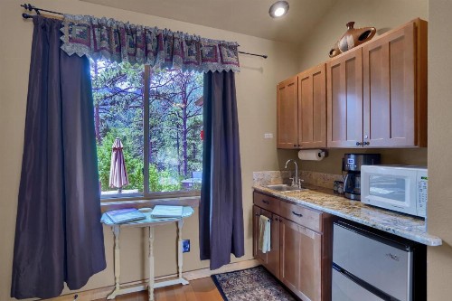 Rocky Mountain Lodge - image 13